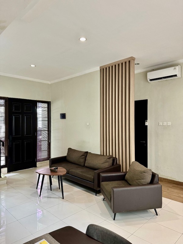 Dijual Rumah Semi Furnished 2 Lantai di Discovery Terra Bintaro Jaya. Bebas Banjir. Jaminan Sewa 1 tahun.