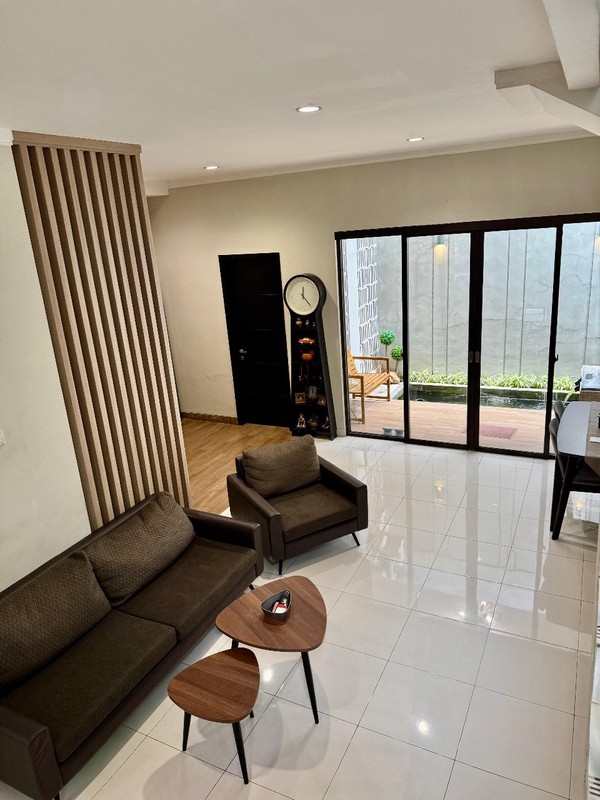 Dijual Rumah Semi Furnished 2 Lantai di Discovery Terra Bintaro Jaya. Bebas Banjir. Jaminan Sewa 1 tahun.