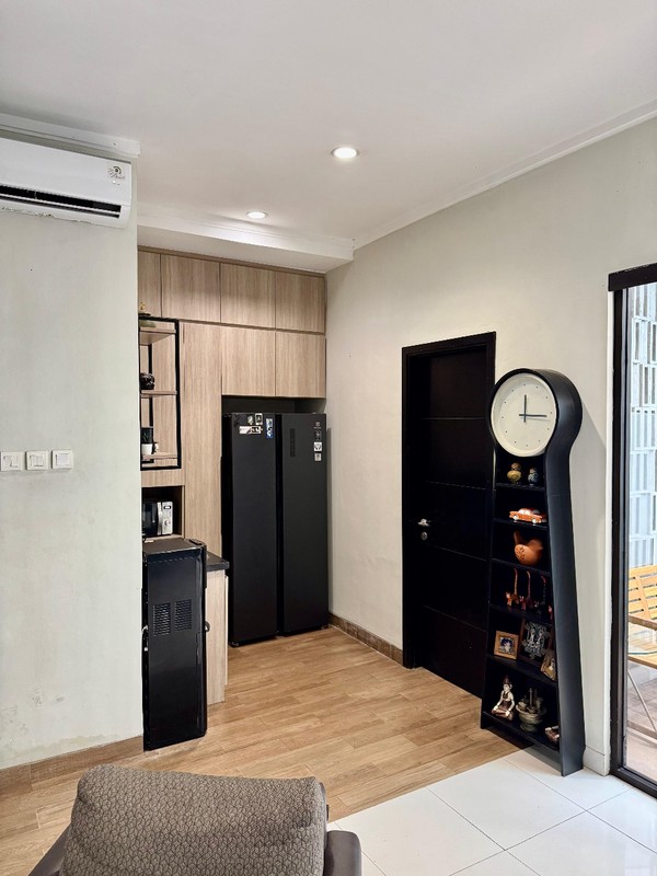 Dijual Rumah Semi Furnished 2 Lantai di Discovery Terra Bintaro Jaya. Bebas Banjir. Jaminan Sewa 1 tahun.