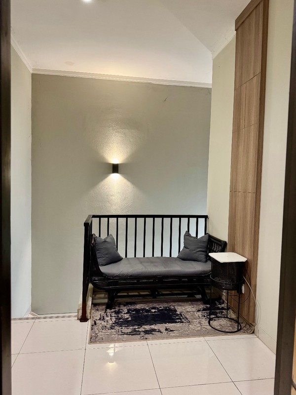 Dijual Rumah Semi Furnished 2 Lantai di Discovery Terra Bintaro Jaya. Bebas Banjir. Jaminan Sewa 1 tahun.