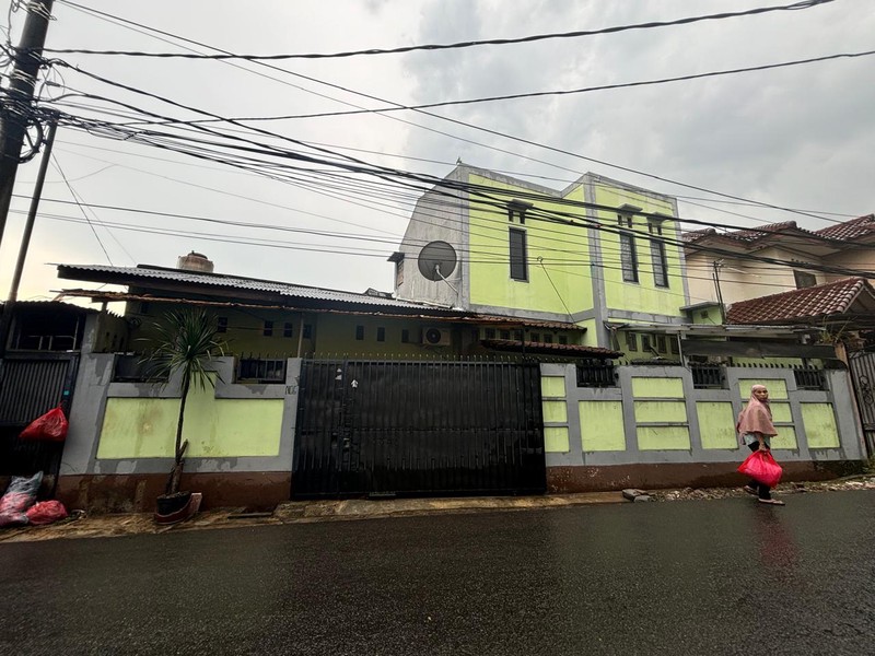 Rumah Siap Huni dengan Hunian Nyaman dan Asri Lokasi Strategis di Pinggir Jalan di Pondok Aren