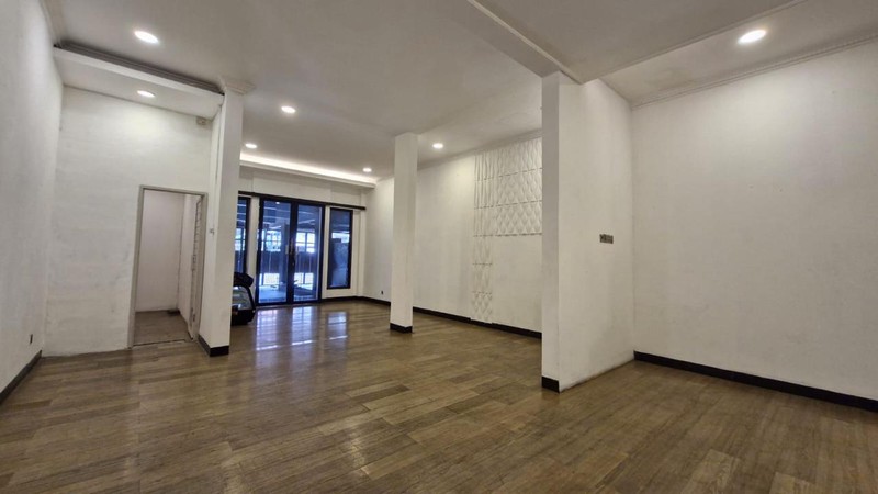 Dijual Rumah Ex Cafe Lokasi Strategis Cocok Untuk Usaha Atau Hunian Di Pasar Minggu, Jakarta Selatan