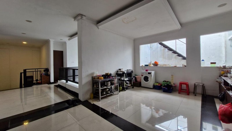 Dijual Rumah Ex Cafe Lokasi Strategis Cocok Untuk Usaha Atau Hunian Di Pasar Minggu, Jakarta Selatan