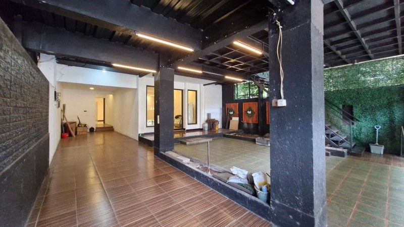 Dijual Rumah Ex Cafe Lokasi Strategis Cocok Untuk Usaha Atau Hunian Di Pasar Minggu, Jakarta Selatan