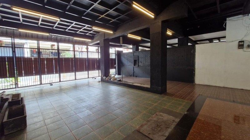 Dijual Rumah Ex Cafe Lokasi Strategis Cocok Untuk Usaha Atau Hunian Di Pasar Minggu, Jakarta Selatan