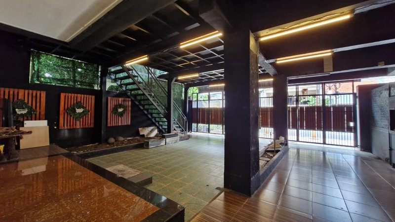 Dijual Rumah Ex Cafe Lokasi Strategis Cocok Untuk Usaha Atau Hunian Di Pasar Minggu, Jakarta Selatan