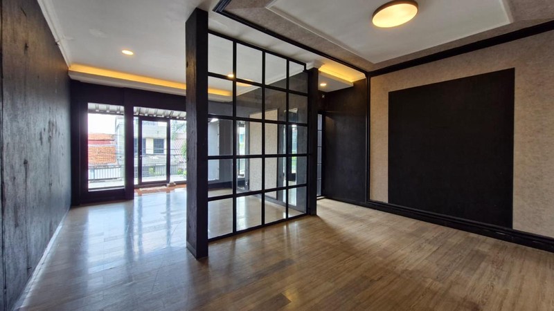 Dijual Rumah Cocok Untuk Usaha Lokasi Strategis Di Jatipadang, Pasar Minggu, Jakarta Selatan