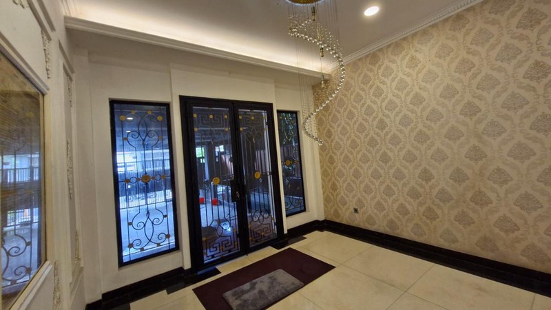 Dijual Rumah Cocok Untuk Usaha Lokasi Strategis Di Jatipadang, Pasar Minggu, Jakarta Selatan