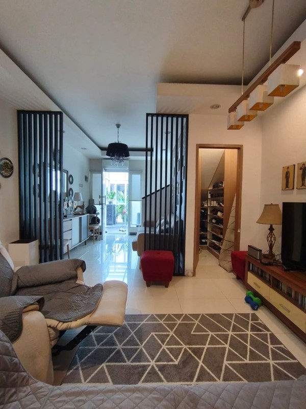 [DIJUAL] Rumah Semi Furnished Bagus Siap Huni dengan KT 4+1 KM 2+1 sudah SHM.