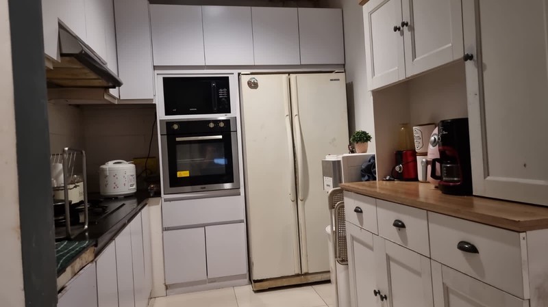 [DIJUAL] Rumah Semi Furnished Bagus Siap Huni dengan KT 4+1 KM 2+1 sudah SHM.