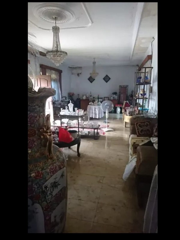 Rumah Luas 492m&#xb2; di Jalan Utama Cinere Raya Lengkap dengan Kolam Renang