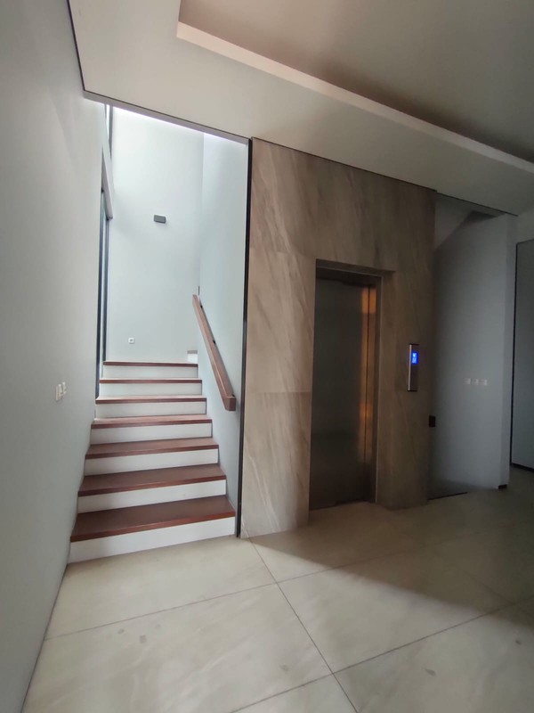 Di jual cepat rumah 3 lantai  semi furnished aman,tenang dan nyaman di Pulonangka Jakarta Timur