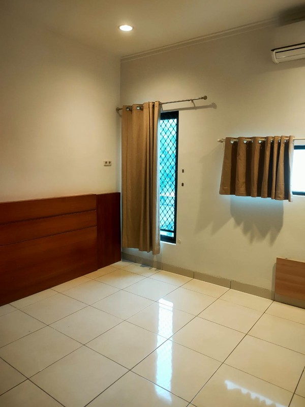 Dijual Rumah di Madrid Selatan - Palem Semi Karawaci Tangerang