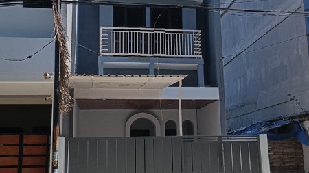 Dijual Rumah SHM di Jalan Kertomenanggal  Surabaya