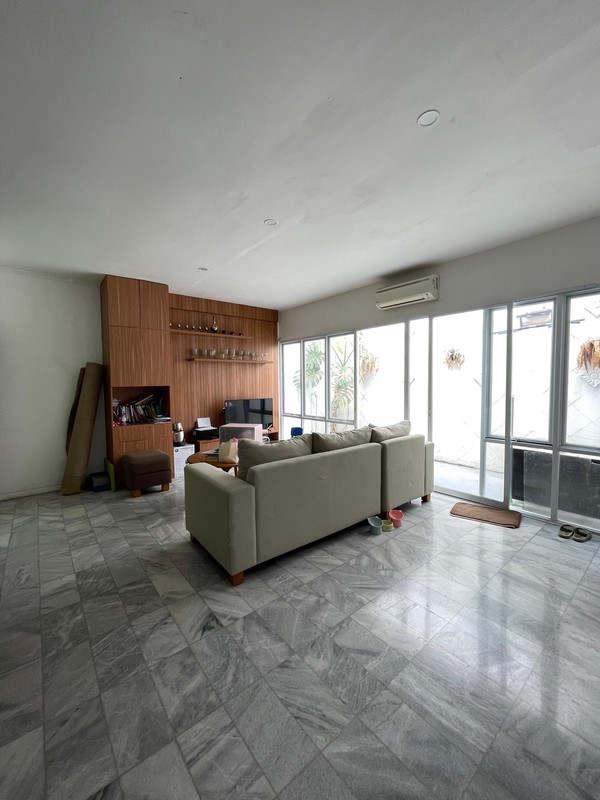 Dijual Rumah Siap Huni Dalam Komplek Lingkungan Nyaman Di Lebak Bulus, Jakarta Selatan