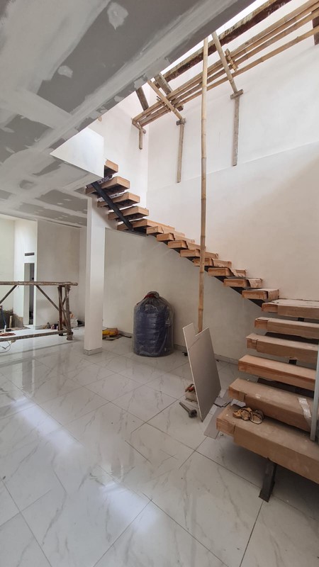 Rumah Renov 2 Lantai Lokasi Strategis SHM di @Serua,  Ciputat