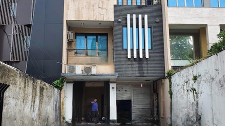 DIJUAL GEDUNG 3,5 LANTAI UNTUK KANTOR DI PEGANGSAAN MENTENG