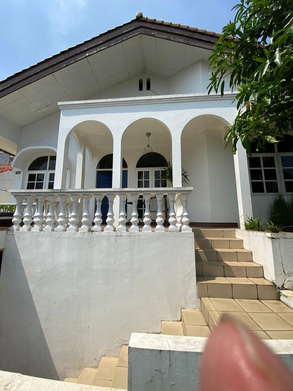 Rumah Luas Tanah 375 m2 & Nyaman di Cinere - Harga Nego