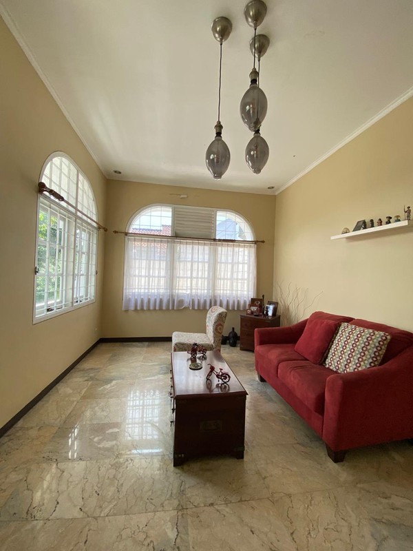 Rumah Luas Tanah 375 m2 & Nyaman di Cinere - Harga Nego