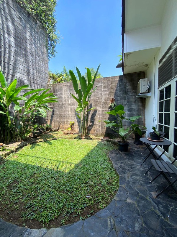 Rumah Luas Tanah 375 m2 & Nyaman di Cinere - Harga Nego