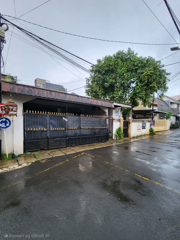 Rumah LT 429 m2 LB 200 m2 di Kebayoran Baru Jakarta Selatan dengan SHM