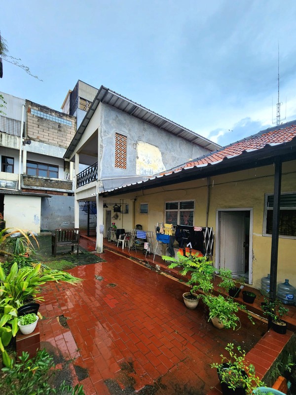 Rumah LT 429 m2 LB 200 m2 di Kebayoran Baru Jakarta Selatan dengan SHM