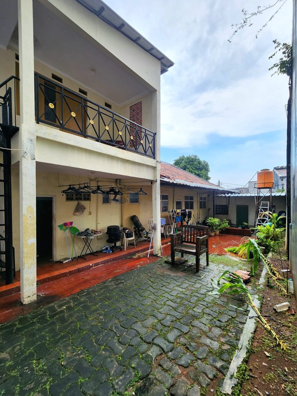 Rumah LT 429 m2 LB 200 m2 di Kebayoran Baru Jakarta Selatan dengan SHM