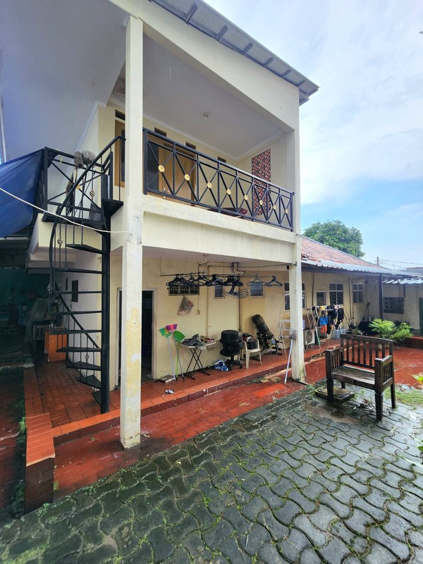 Rumah LT 429 m2 LB 200 m2 di Kebayoran Baru Jakarta Selatan dengan SHM