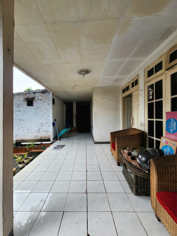 Rumah LT 429 m2 LB 200 m2 di Kebayoran Baru Jakarta Selatan dengan SHM