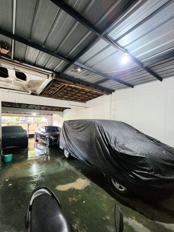 Rumah LT 429 m2 LB 200 m2 di Kebayoran Baru Jakarta Selatan dengan SHM