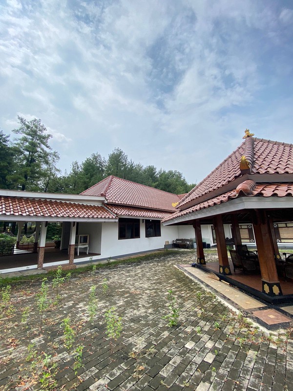 Rumah Super Luas dalam Komplek Cinere - dekat ke Area Jakarta Selatan