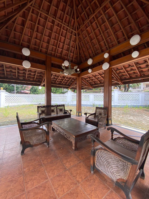 Rumah Super Luas dalam Komplek Cinere - dekat ke Area Jakarta Selatan