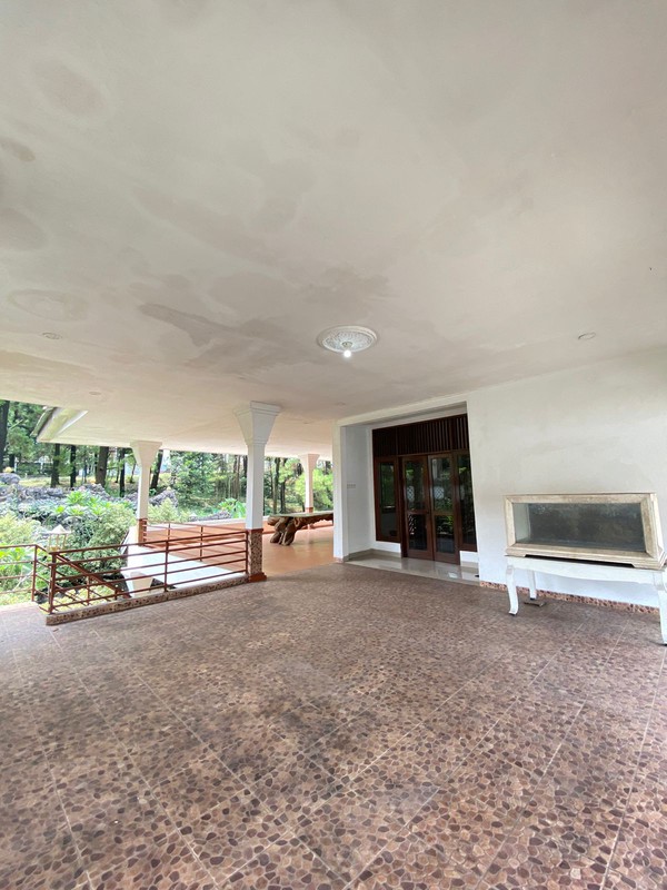 Rumah Super Luas dalam Komplek Cinere - dekat ke Area Jakarta Selatan