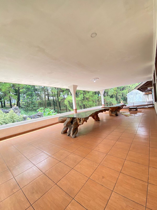 Rumah Super Luas dalam Komplek Cinere - dekat ke Area Jakarta Selatan