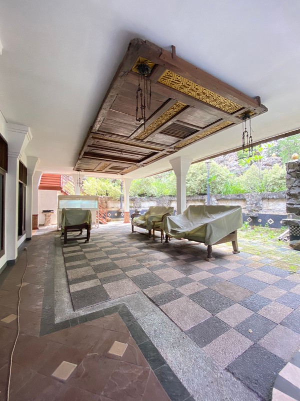 Rumah Super Luas dalam Komplek Cinere - dekat ke Area Jakarta Selatan