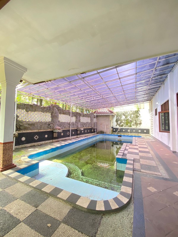 Rumah Super Luas dalam Komplek Cinere - dekat ke Area Jakarta Selatan