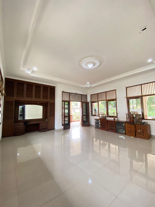 Rumah Super Luas dalam Komplek Cinere - dekat ke Area Jakarta Selatan