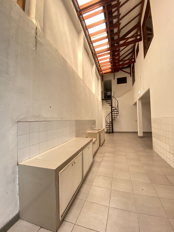 Rumah Super Luas dalam Komplek Cinere - dekat ke Area Jakarta Selatan