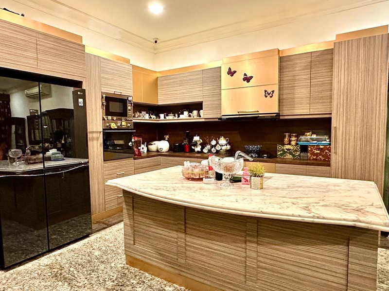 Rumah 3 lantai mewah di Bangka Kemang Town House Jakarta Selatan