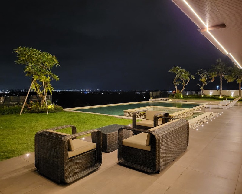 FREE HOLD -  Exquisite 4-Storey Luxury Villa with Panoramic Views in Ungasan - BALI