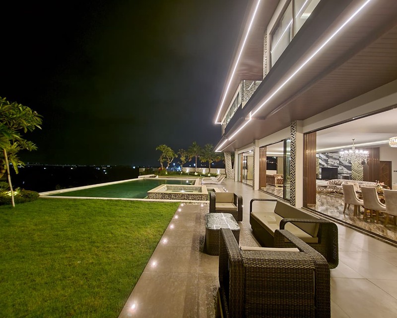 FREE HOLD -  Exquisite 4-Storey Luxury Villa with Panoramic Views in Ungasan - BALI