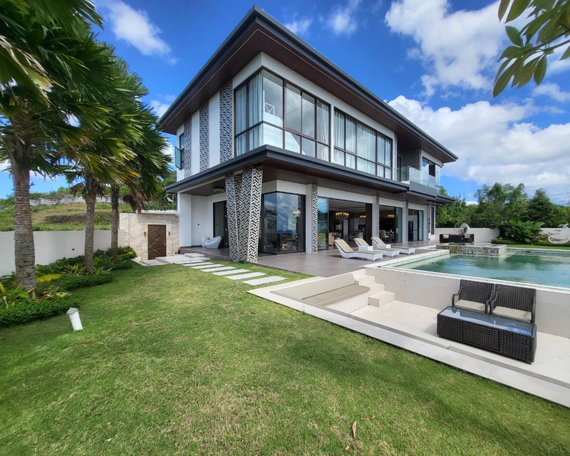 FREE HOLD -  Exquisite 4-Storey Luxury Villa with Panoramic Views in Ungasan - BALI