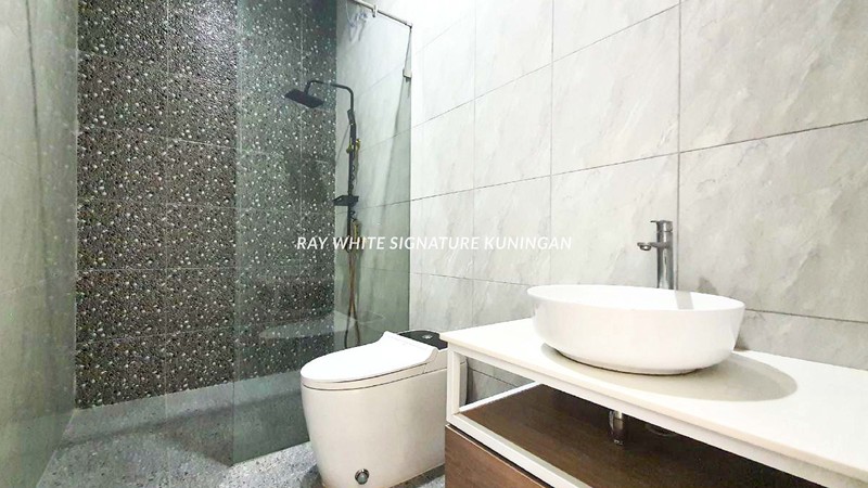 Rumah Bangunan Baru Siap Huni Lokasi Dalam Komplek Pondok Kelapa