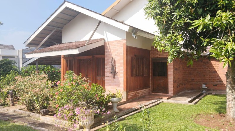 jual cepat rumah asri dikelilingi pohon buah di Pamulang Tangerang Selatan Jalan Cemara