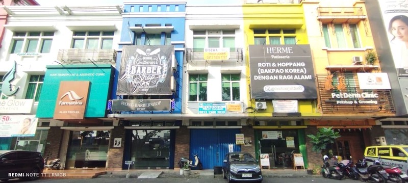 disewa ruko hadap jalan raya strategis siap huni di toll boulevard bsd city