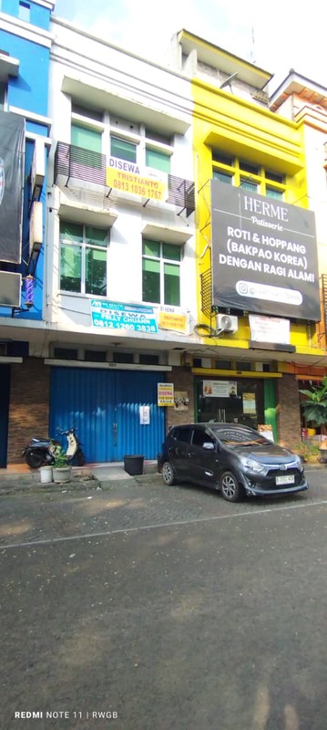 disewa ruko hadap jalan raya strategis siap huni di toll boulevard bsd city