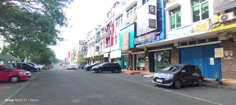 disewa ruko hadap jalan raya strategis siap huni di toll boulevard bsd city