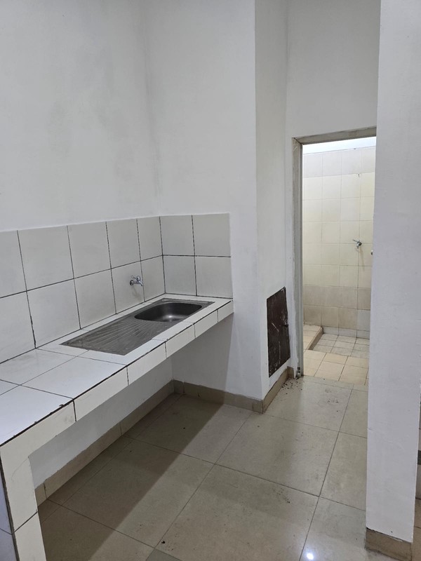 disewa ruko hadap jalan raya strategis siap huni di toll boulevard bsd city