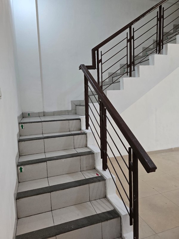 disewa ruko hadap jalan raya strategis siap huni di toll boulevard bsd city