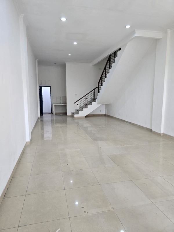 disewa ruko hadap jalan raya strategis siap huni di toll boulevard bsd city